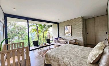 Venta de casa en Llanogrande. Parcelación con lote muy independiente.