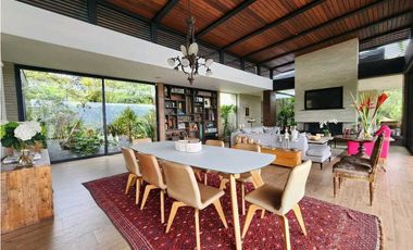 Venta de casa en Llanogrande. Parcelación con lote muy independiente.