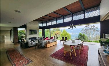 Venta de casa en Llanogrande. Parcelación con lote muy independiente.