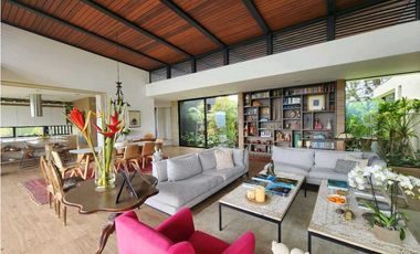 Venta de casa en Llanogrande. Parcelación con lote muy independiente.