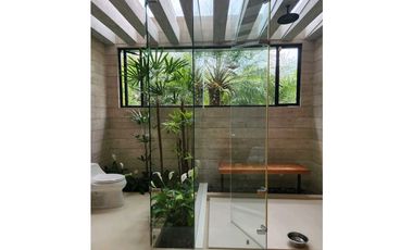 Venta de casa en Llanogrande. Parcelación con lote muy independiente.