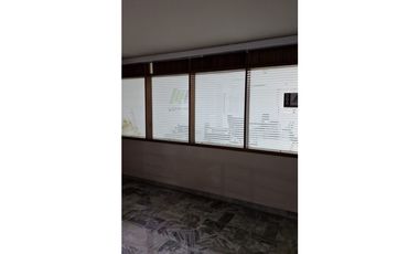 SE VENDEN OFICINAS EN EL CENTRO 7 CON 19  SIN PARQUEADERO