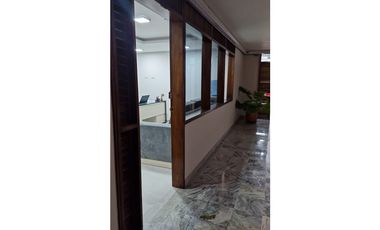 SE VENDEN OFICINAS EN EL CENTRO 7 CON 19  SIN PARQUEADERO