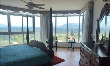 Se Vende Apto en Coronado Golf