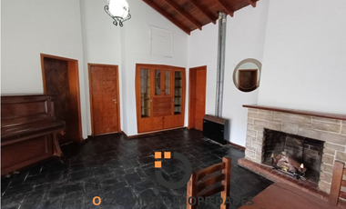 CHALET + LOCALES A LA VENTA EN BLOCK (VILLA GESELL)