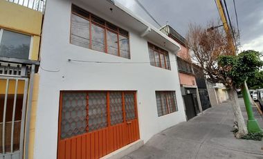Casa  con uso de suelo comercial de 240m2 en venta, Alcaldía Venustiano Carranza