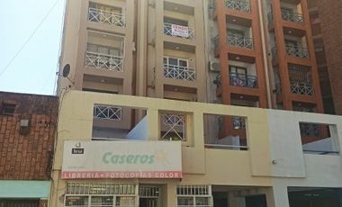 Departamento en Alquiler con balcon sobre calle Caseros 926