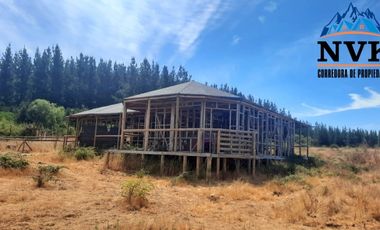 Terreno de 12.500 mts2 con cabaña en construcción se vende