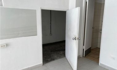 Se alquila local comercial ubicado en San Fernando. (LA)