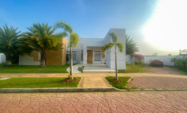 Oasis de lujo y tranquilidad en Malibú Montería: Casa de 1300 m2 con piscina y jacuzzi.