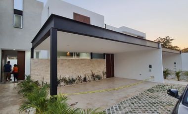 Casa en renta en exclusiva  privada el origen en Xcanatún, Mérida.