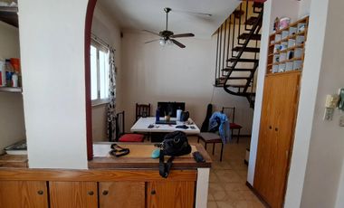 CASA EN 2 PLANTAS VILLA SARMIENTO