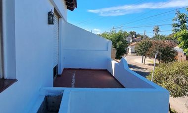 CASA EN 2 PLANTAS VILLA SARMIENTO