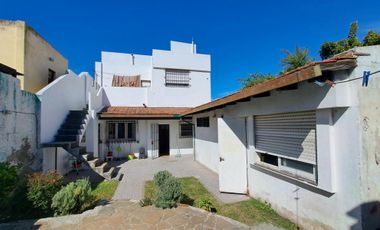 CASA EN 2 PLANTAS VILLA SARMIENTO