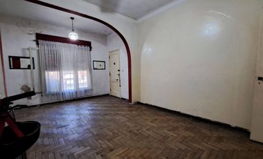 CASA EN 2 PLANTAS VILLA SARMIENTO