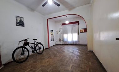 CASA EN 2 PLANTAS VILLA SARMIENTO