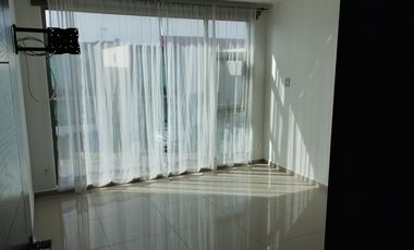 CASA MODERNA RENTA 3 REC. CERCA SALIDA A CDMX