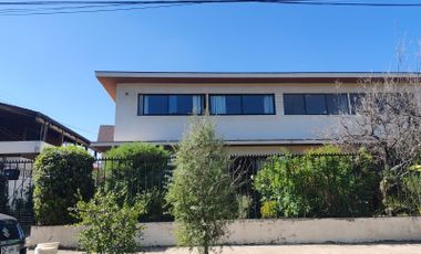 Se vende Acogedora casa en Las Condes