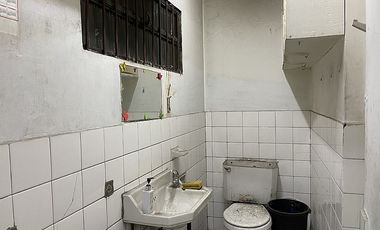 SE ARRIENDA LOCAL COMERCIAL EN CALLE ESMERALDA (CÓD. 362)