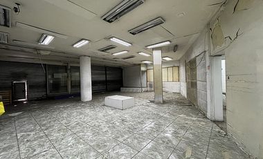 SE ARRIENDA LOCAL COMERCIAL EN CALLE ESMERALDA (CÓD. 362)