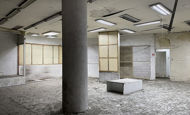 SE ARRIENDA LOCAL COMERCIAL EN CALLE ESMERALDA (CÓD. 362)