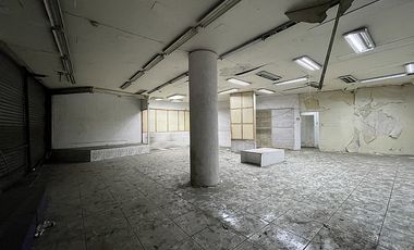 SE ARRIENDA LOCAL COMERCIAL EN CALLE ESMERALDA (CÓD. 362)