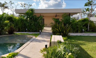 Casa(2Planta) en Venta en Verna Residencial, Conkal