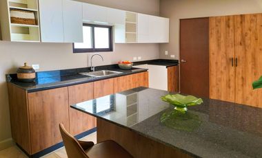 Casa(2Planta) en Venta en Verna Residencial, Conkal