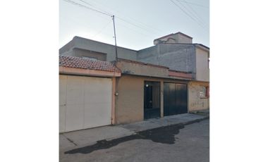 Casa en venta cerca de Periodismo por la VOZ, Morelia $2,300,000