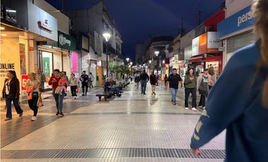 VENTA LOCAL EN PEATONAL