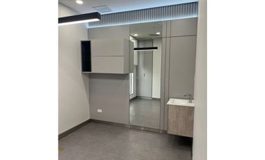 Se alquila excelente consultorio en Townt center-Costa del este. (AA)