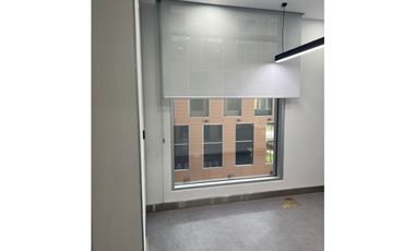 Se alquila excelente consultorio en Townt center-Costa del este. (AA)