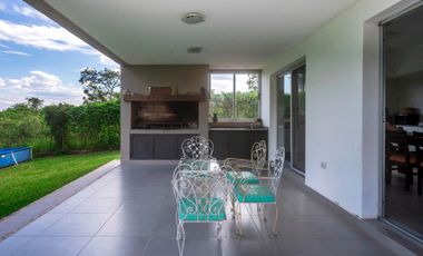 CASA 2 DORM VENTA VAQUEROS CON VISTAS A LOS CERROS