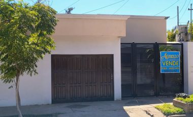 Mz 27 Pc 14 - Casa - Barrio Puerta del Sol - (calle Republica Venezuela)