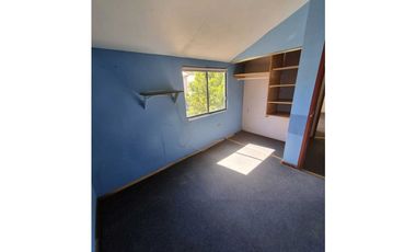 SE VENDE SITIO CON 2 CASAS PARA INVERSION.