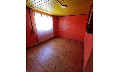 SE VENDE SITIO CON 2 CASAS PARA INVERSION.
