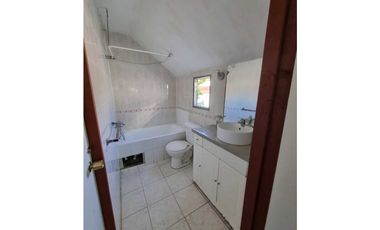 SE VENDE SITIO CON 2 CASAS PARA INVERSION.