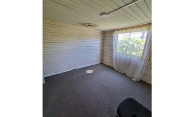 SE VENDE SITIO CON 2 CASAS PARA INVERSION.
