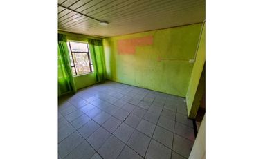 SE VENDE SITIO CON 2 CASAS PARA INVERSION.