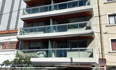 Departamento alquiler un dormitorio General Paz con balcón y amenities