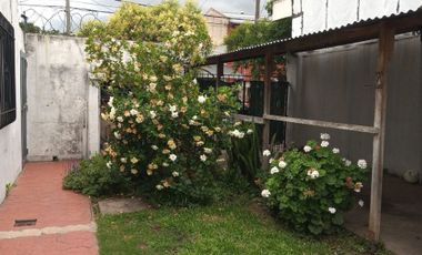Venta casa con Jardin, 3 ambientes en Virreyes