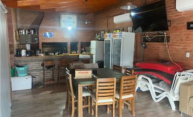 Un aplauso para el asador! Quincho con pileta en Tirol