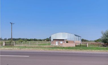 Galpón a estrenar sobre autovía Ruta 16 en venta!
