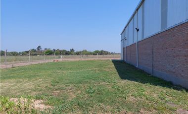 Galpón a estrenar sobre autovía Ruta 16 en venta!