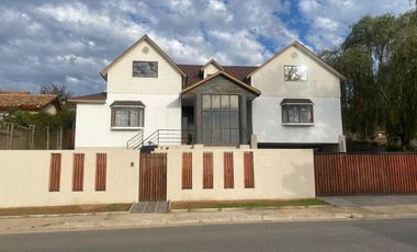 Exclusiva Casa de Seis Dormitorios en Olivillo, Peñablanca