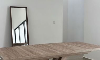 | Increible casa semiamueblada, en renta. |