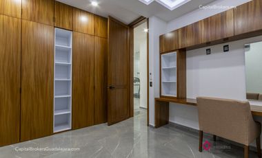 Casa de lujo en venta cerca de Olivos a 5 minutos del Tec con alberca San Acasio