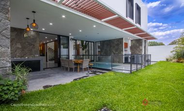 Casa de lujo en venta cerca de Olivos a 5 minutos del Tec con alberca San Acasio