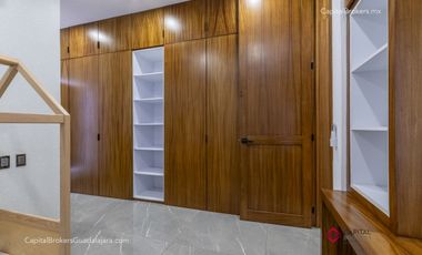 Casa de lujo en venta cerca de Olivos a 5 minutos del Tec con alberca San Acasio