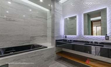 Casa de lujo en venta cerca de Olivos a 5 minutos del Tec con alberca San Acasio